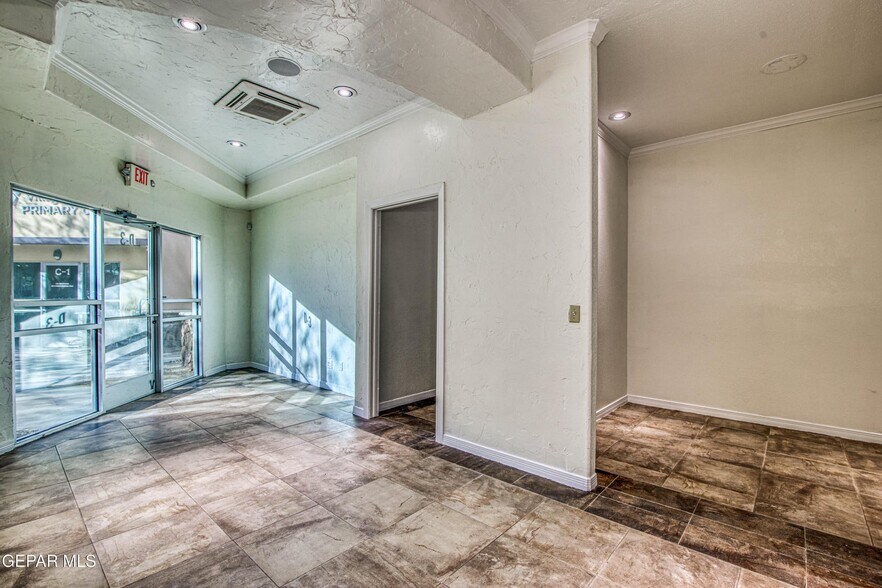 More Photos Of 550 S Mesa Hills Dr, El Paso Medical For Lease
