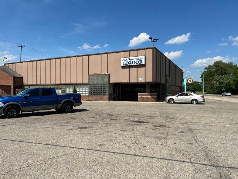 More Photos Of 881 E Dixie Dr, West Carrollton Light Distribution For Lease