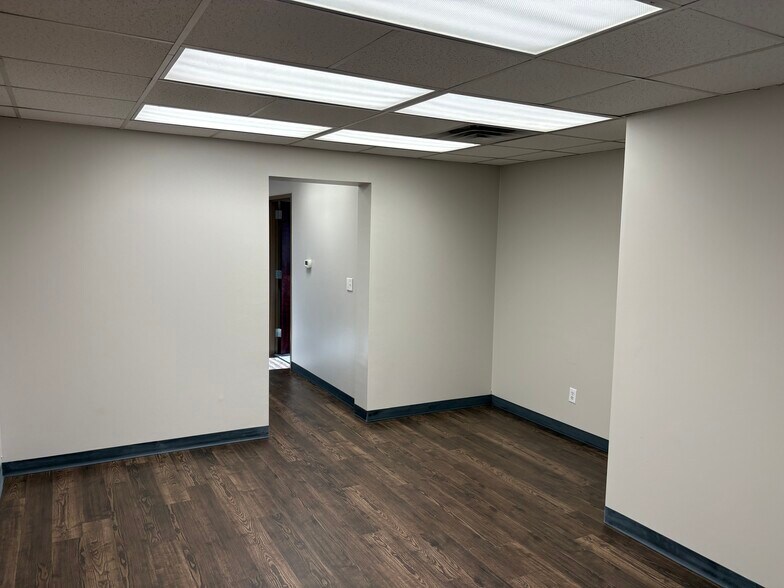 More Photos Of 1359 E Hanthorn Rd, Lima Light Distribution For Lease