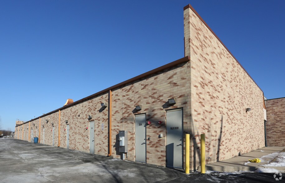 More Photos Of 956 N Neltnor Blvd, West Chicago Freestanding For Sale