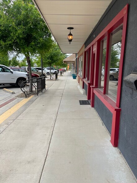 More Photos Of 919 Halsell Street, Bridgeport Restaurant For Lease