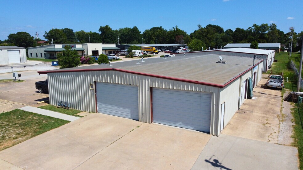 Primary Photo Of 1724 Acorn Dr, Rogers Warehouse For Lease