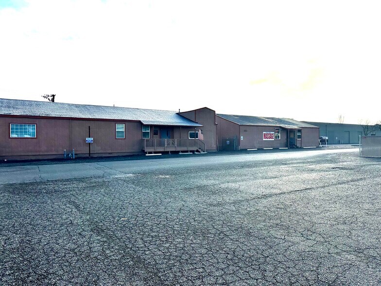 More Photos Of , Kennewick General Retail For Sale