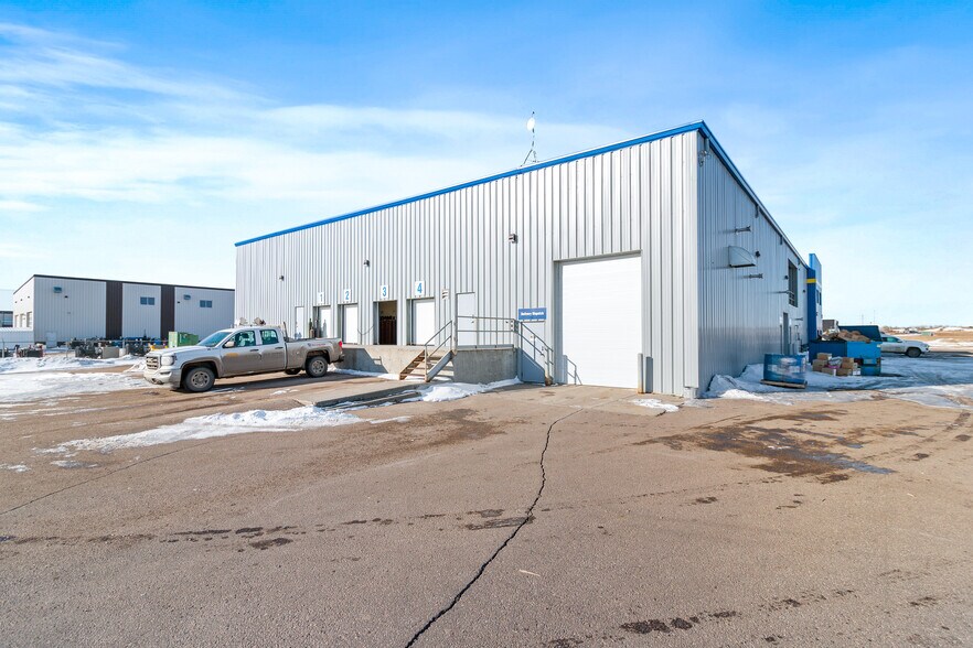 More Photos Of 5267 67 Av, Lloydminster Warehouse For Lease