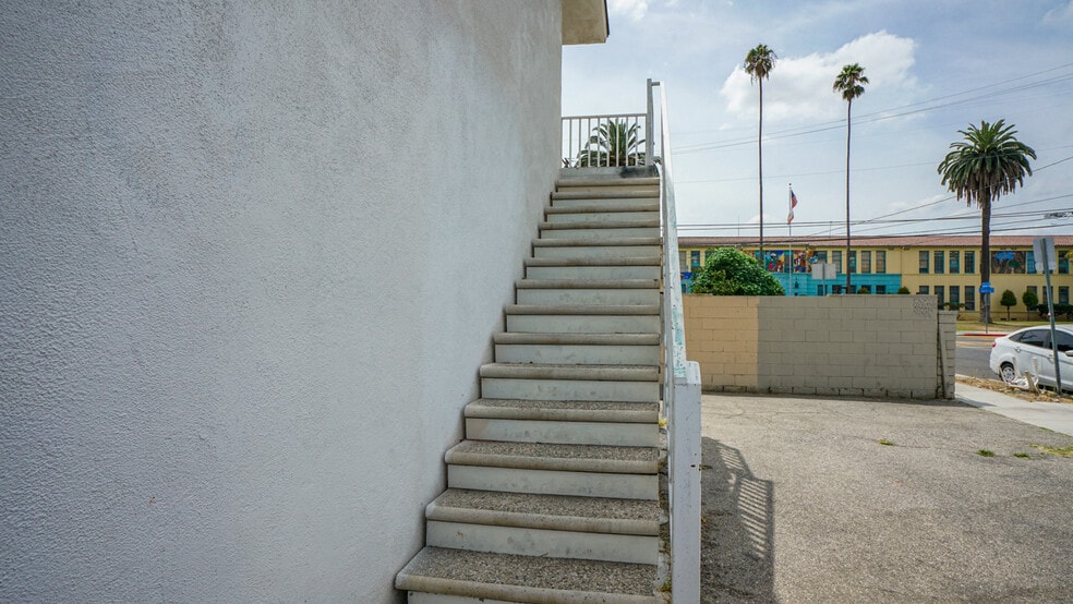More Photos Of 6714 Parmelee Ave, Los Angeles Apartments For Sale
