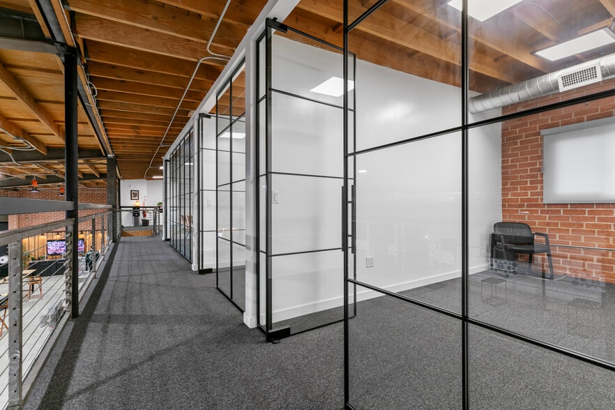 More Photos Of 1604 Venice Blvd, Los Angeles Showroom For Lease