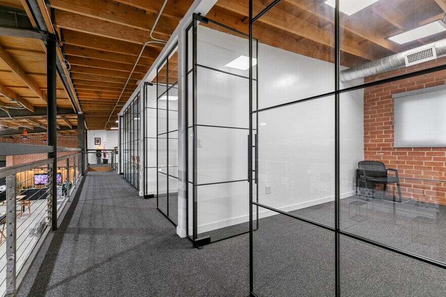 More Photos Of 1604 Venice Blvd, Los Angeles Showroom For Lease