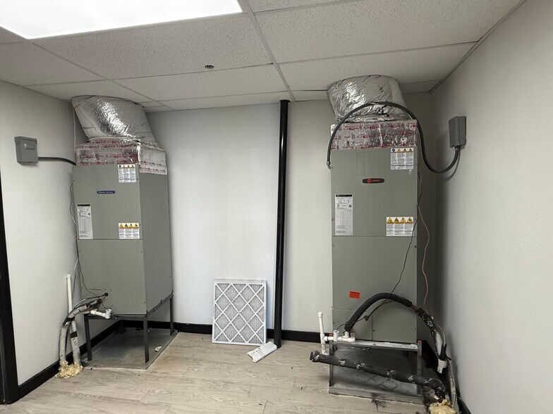 More Photos Of 6565 Beach Blvd, Jacksonville Loft Creative Space For Lease