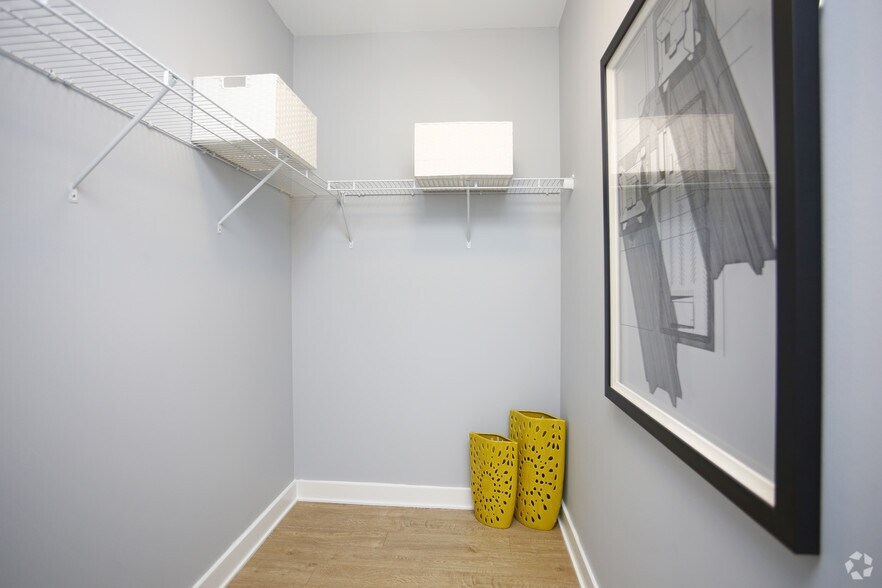 More Photos Of 201 N Garland Ct, Chicago Apartments For Lease