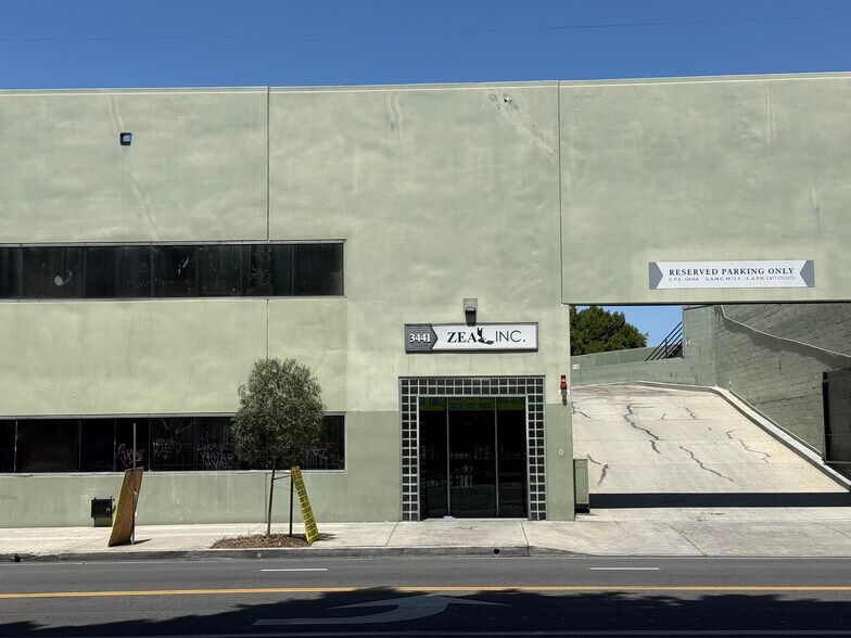 More Photos Of 3449 S Main St, Los Angeles Manufacturing For Lease