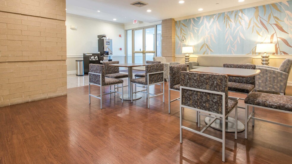 More Photos Of 237 Moody St, Waltham Apartments For Lease