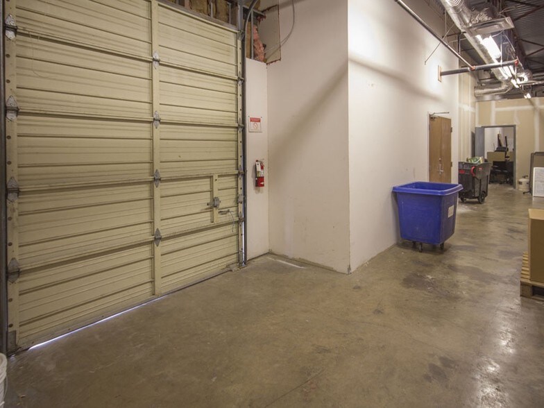 More Photos Of 4393 Sunbelt Dr, Addison Flex For Lease