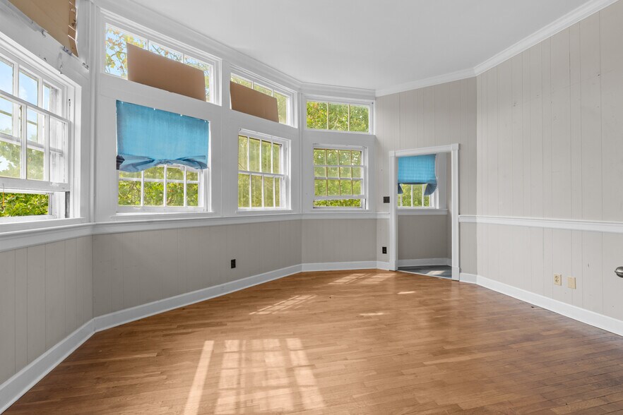 More Photos Of 101 St Clair St, Frankfort Loft Creative Space For Sale