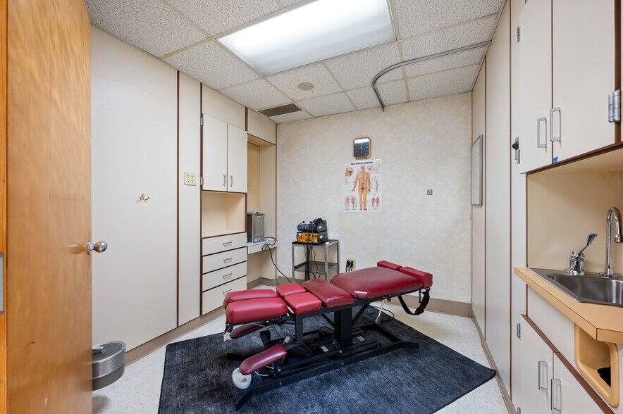 More Photos Of 5410 N Tryon St, Charlotte Medical For Sale