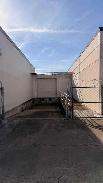 More Photos Of 4739 Dacoma st, Houston Industrial For Lease