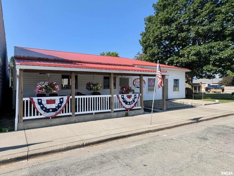 Primary Photo Of 110 E Knoxville St, Brimfield Restaurant For Sale