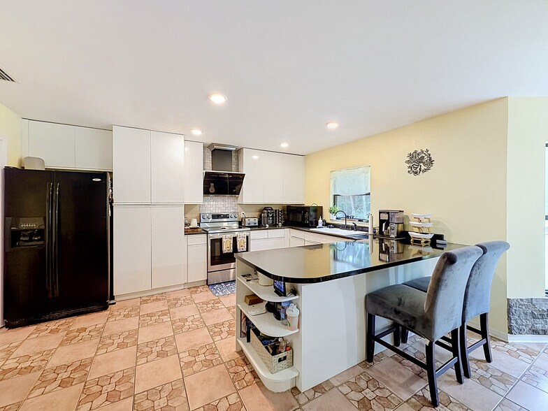 More Photos Of 26311 Willow St, Brooksville Specialty For Sale