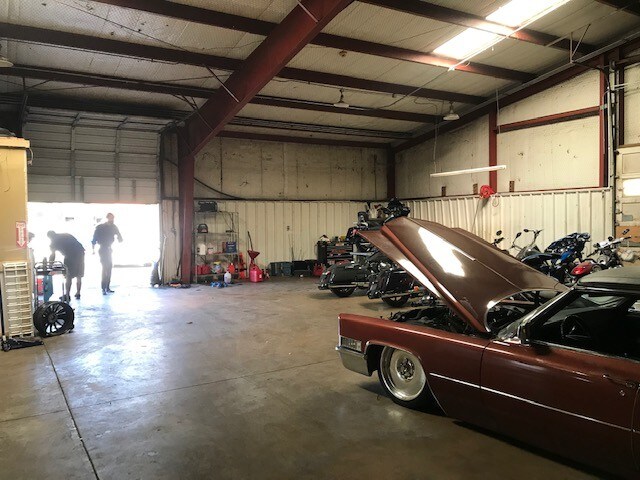 More Photos Of 8326-8330 Harry Hines Blvd, Dallas Auto Repair For Lease