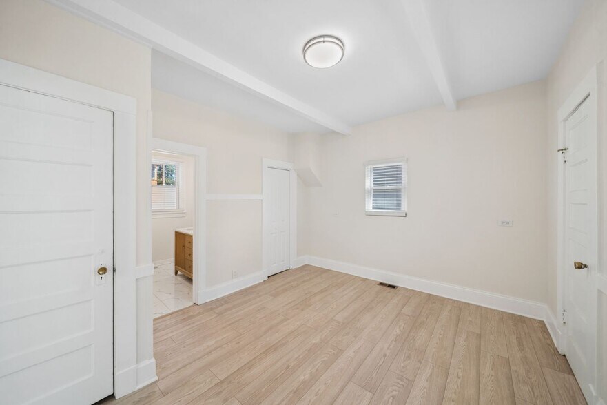 More Photos Of 323 S Hale St, Wheaton Office Residential For Sale