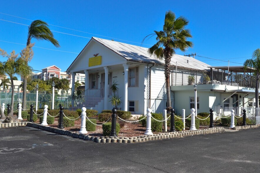 More Photos Of 704 N Dixie Hwy, Lantana Hotel For Sale