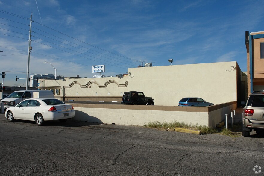 More Photos Of 896 E Sahara Ave, Las Vegas Freestanding For Lease