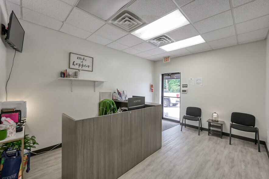 More Photos Of 508 Bryant Rd, Conroe Manufacturing For Sale
