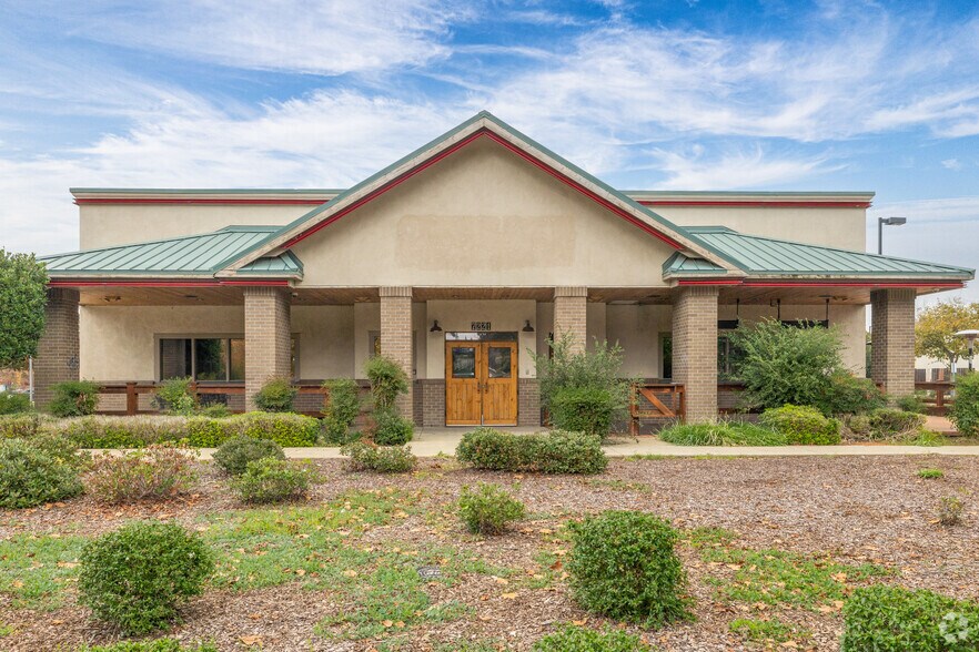 More Photos Of 7221 Laguna Blvd, Elk Grove Restaurant For Sale