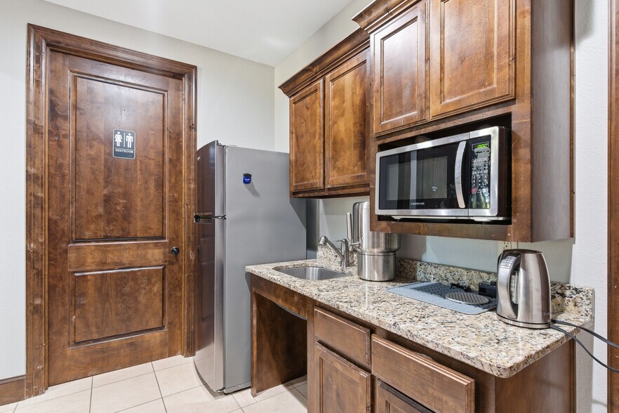 More Photos Of 2011 E Kirkwood Blvd, Southlake Office For Lease