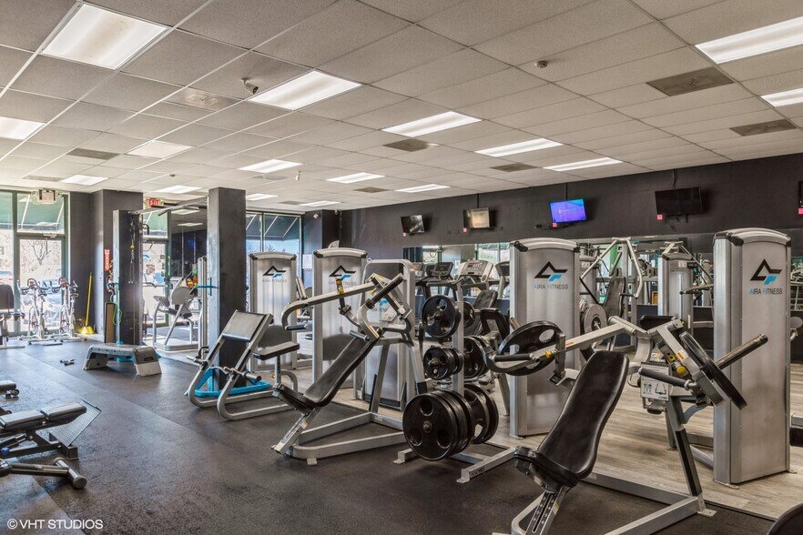 More Photos Of 366-380 Bank Dr, Mchenry Restaurant For Lease