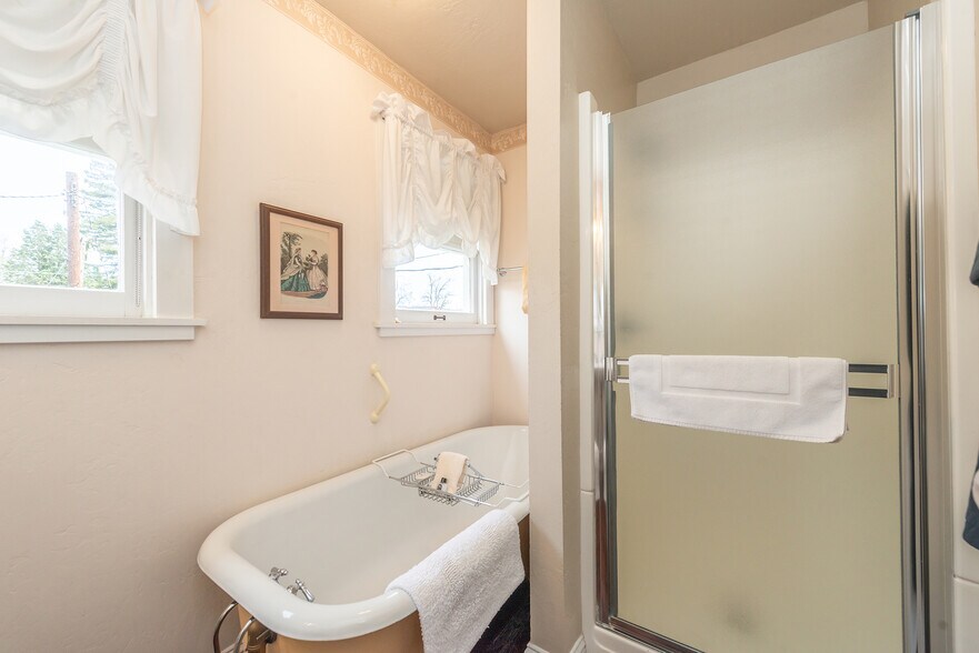 More Photos Of 481 Main St, Weaverville Hotel For Sale