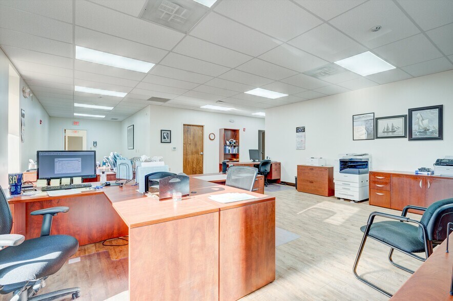 More Photos Of 207 N Main St, Boonsboro Office For Sale