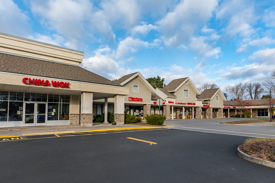 More Photos Of 3999-4001 Albany Post Rd, Hyde Park Unknown For Lease