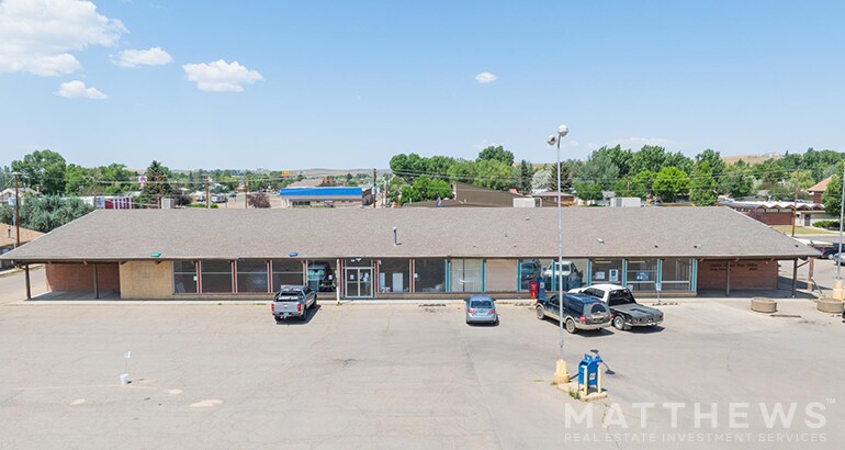 More Photos Of 556-585 Pershing St, Craig Health Club For Sale