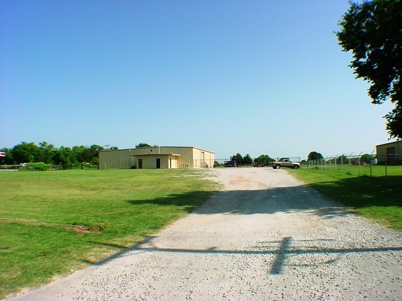 More Photos Of 5607 E 6th Ave, Stillwater Warehouse For Lease