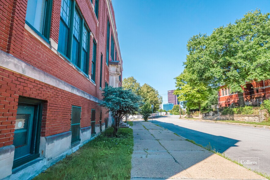 More Photos Of 1908 Wylie Ave, Pittsburgh Office For Lease