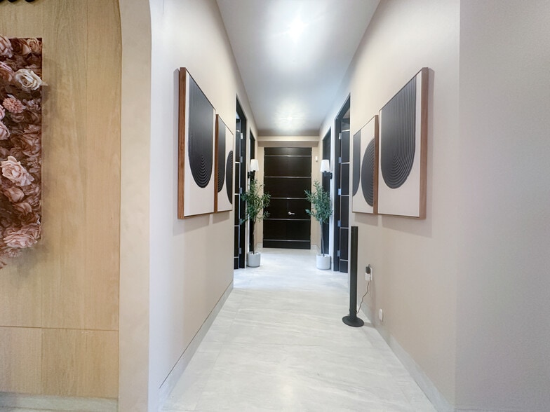 More Photos Of 7225 Melrose Ave, Los Angeles Medical For Lease