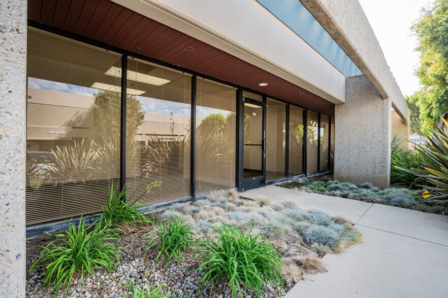 Primary Photo Of 1937 Goodyear Ave, Ventura Warehouse For Lease