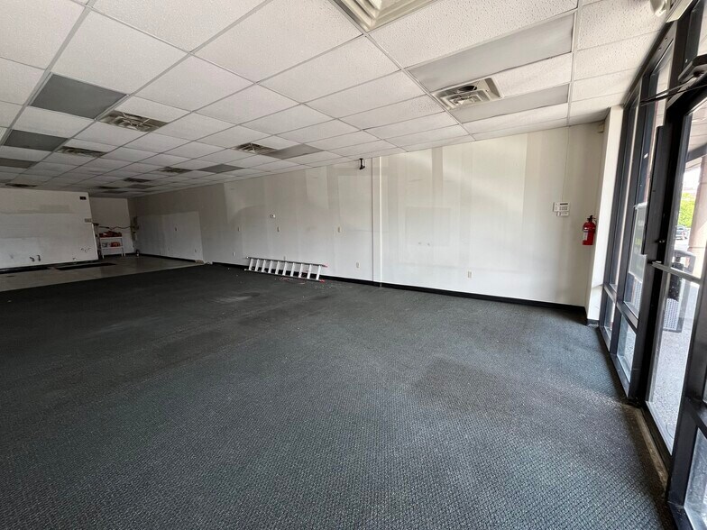 More Photos Of 210 S Jefferson St, Huntington Unknown For Lease