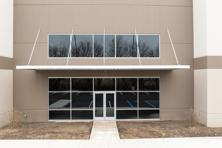 More Photos Of 2750 Barley Rd, Valparaiso Light Distribution For Lease