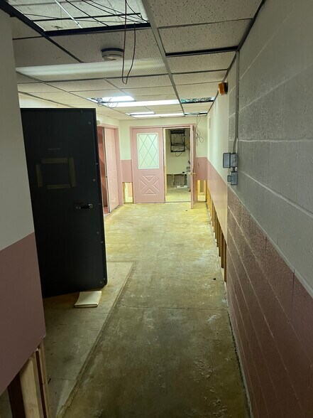 More Photos Of 272 Main Street, Nicholson Office For Sale