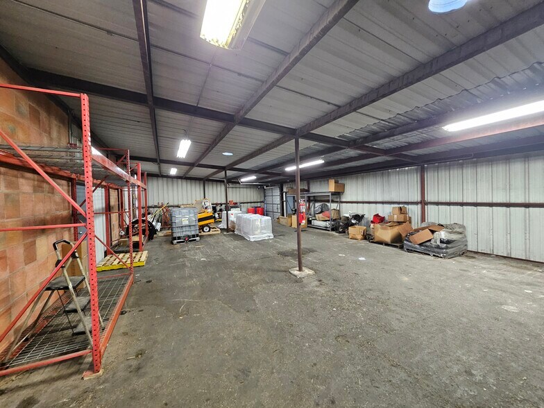 More Photos Of 2103 Danbury St, San Antonio Manufacturing For Sale