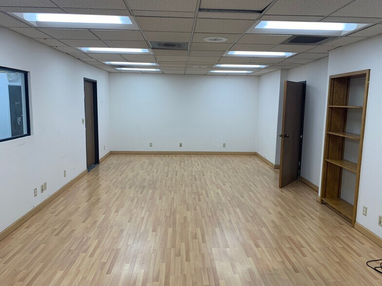 More Photos Of 7648-7654 San Fernando Rd, Sun Valley Warehouse For Lease