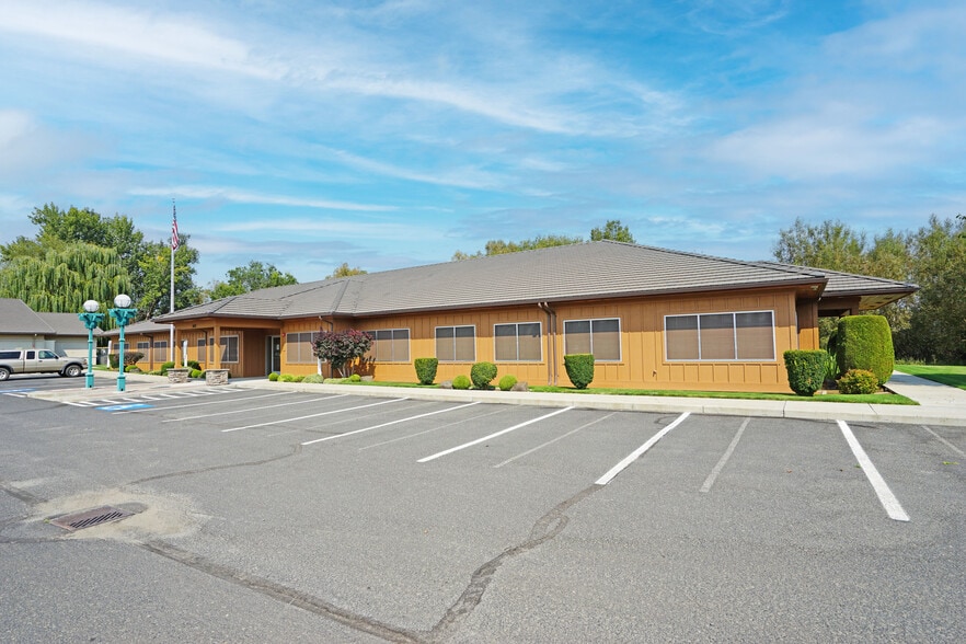 More Photos Of 1607 Creekside Loop, Yakima Medical For Lease