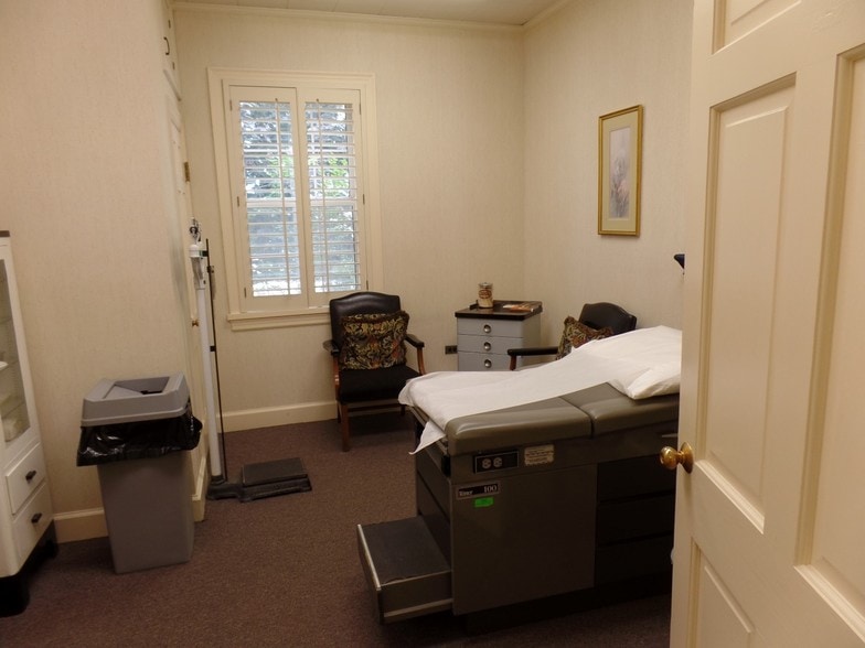 More Photos Of 316 E Harper St, Troy Medical For Sale