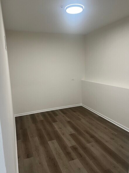 More Photos Of 5512 S Brainard Ave, Countryside Apartments For Lease