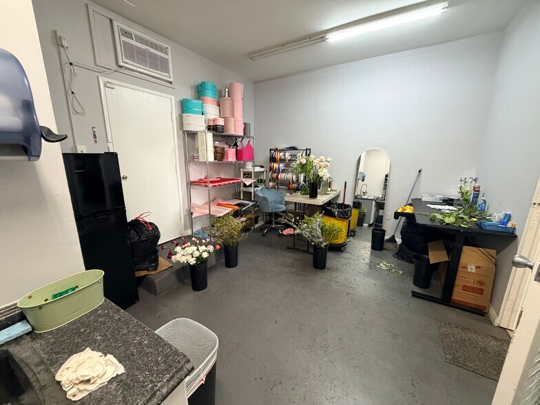 More Photos Of 353-359 E Magnolia Blvd, Burbank Storefront Retail Office For Lease