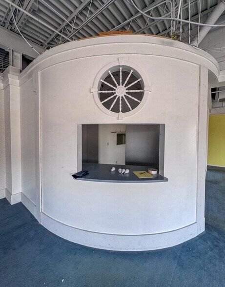 More Photos Of 2002 2nd St SW, Rochester Storefront Retail Office For Sale