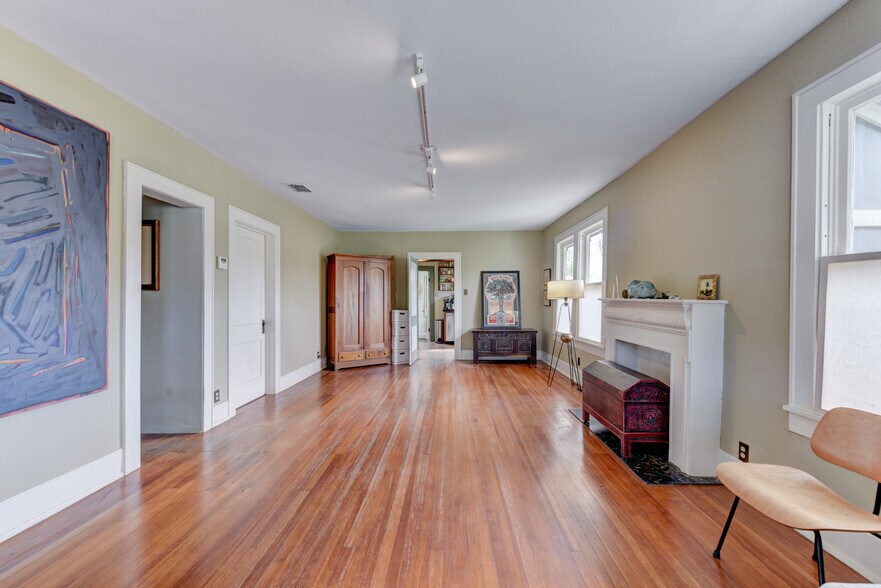 More Photos Of 909 W 29th St, Austin Office Residential For Sale