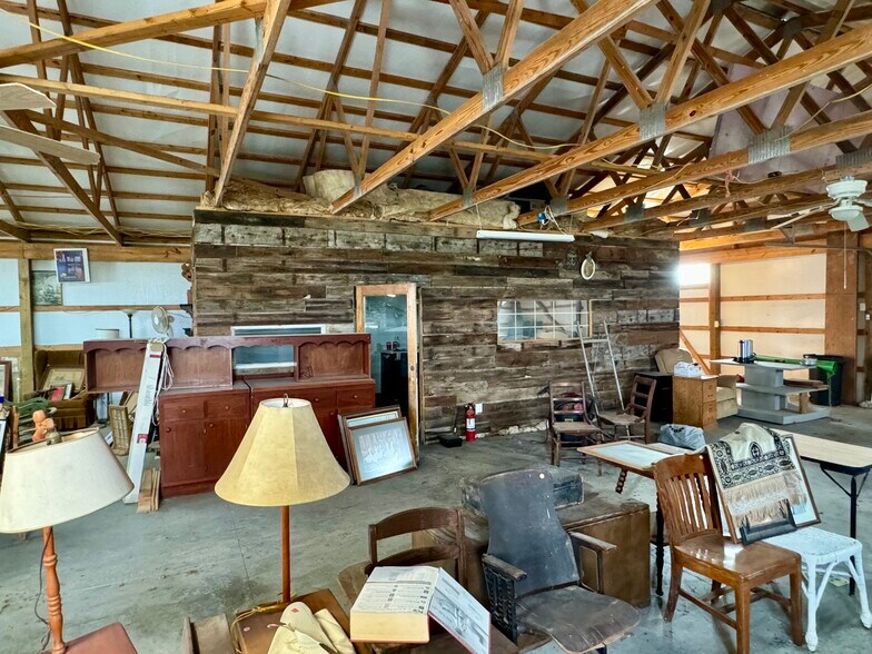 More Photos Of 20884 Pike 307, Bowling Green General Retail For Sale