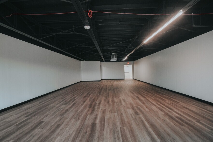 More Photos Of 3706 N Navarro St, Victoria Storefront For Lease